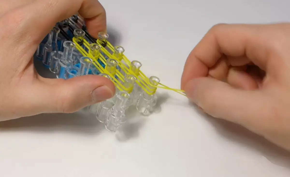 Weben von Gummi auf der Maschine für Anfänger: Figuren und Armbänder mit Fotos