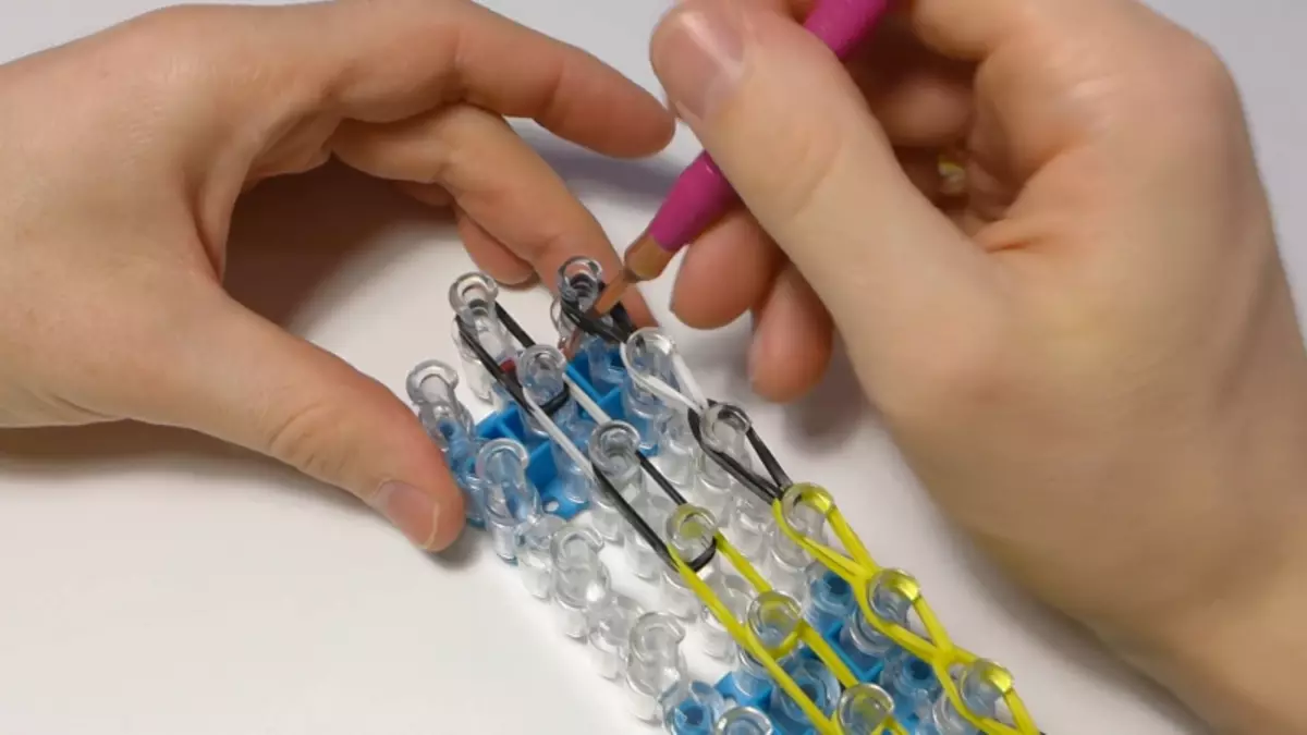 Weven van rubber op de machine voor beginners: figuren en armbanden met foto's