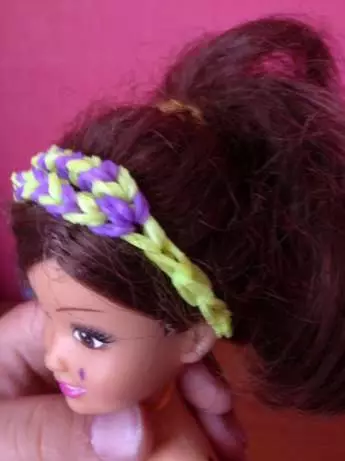 Weaving nga gome: rroba për kukulla Barbie dhe përbindësh të lartë me video