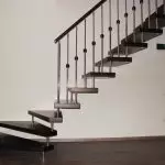 Staircase pane simbi yesimbi: maitiro emuti wekugadzira uye wekutema