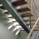 Stair li ser çarçoveyek metallîk: Taybetmendiyên çêkirina dara çandiniyê
