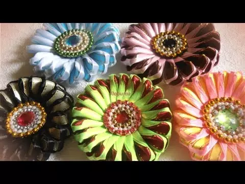 Kelas Induk di Mouster Kanzashi dari Tapes: Bagaimana Membuat Dengan Foto dan Video