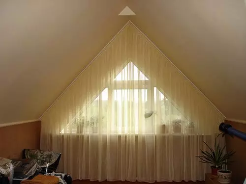 Идеи за избор на завеси на триъгълни прозорци