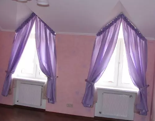 Idéias para selecionar cortinas em janelas triangulares