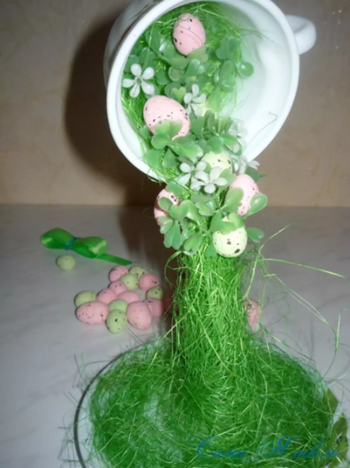 Topiaria ji bo Easter bi destên xwe re: Wêneyê mugên ji hêkan