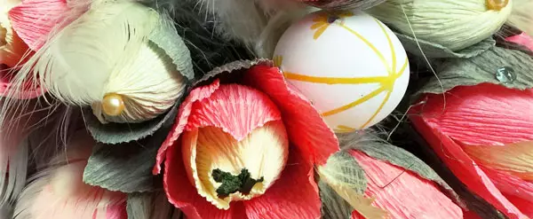 Topiaria para Páscoa com suas próprias mãos: Foto de canecas dos ovos