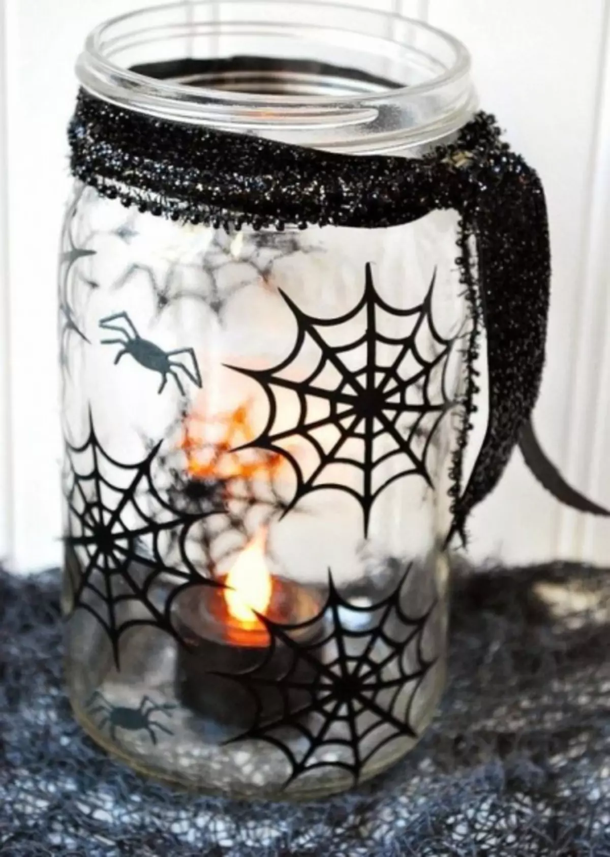 Candlestick dengan tangan anda sendiri dari balang kaca: Idea di Halloween