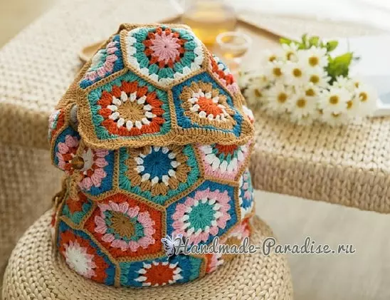 Backpack crochet frá sexhyrndum myndefni. Kerfum