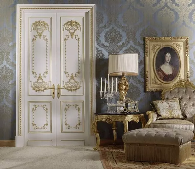 Dřevěné dveře s patinou: bílá barevná interroom