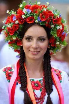 Oekraïens krans doen dit self van satyn lintjies: meester klas met foto