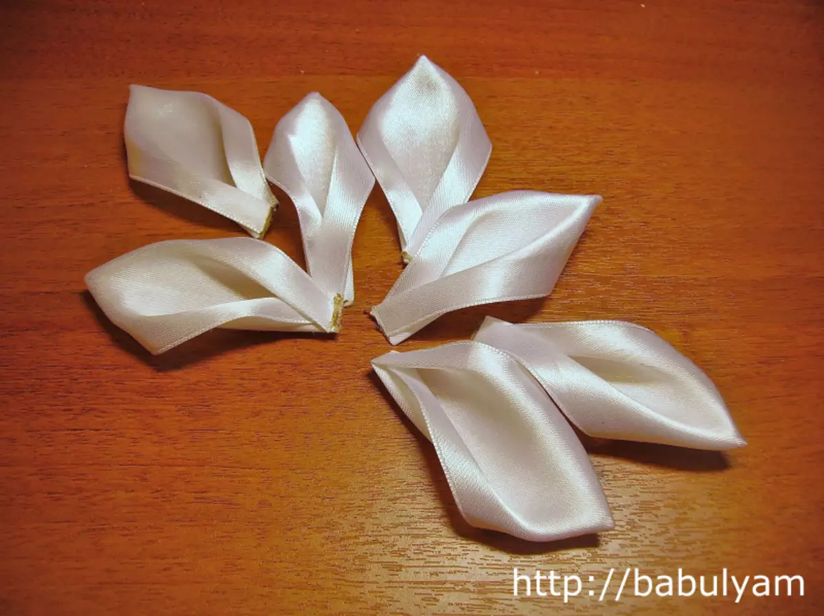 Ukrainian wreath gawin ito sa iyong sarili mula sa satin ribbons: master class na may larawan
