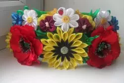 Karangan bunga Ukraina melakukannya sendiri dari pita satin: kelas master dengan foto