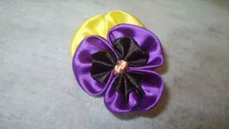 Si për të bërë një violets lule nga kaseta: Master Class