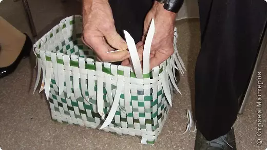 Szövő kosarak készült csomagolószalagból kezdőknek a kezdők és videók