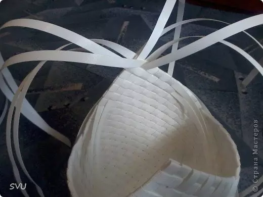 Weaving baskets made of packaging tape for beginners with photos and video