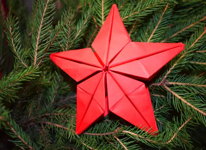 Vianočná hviezda to urobí sám z papiera so schémami a videom
