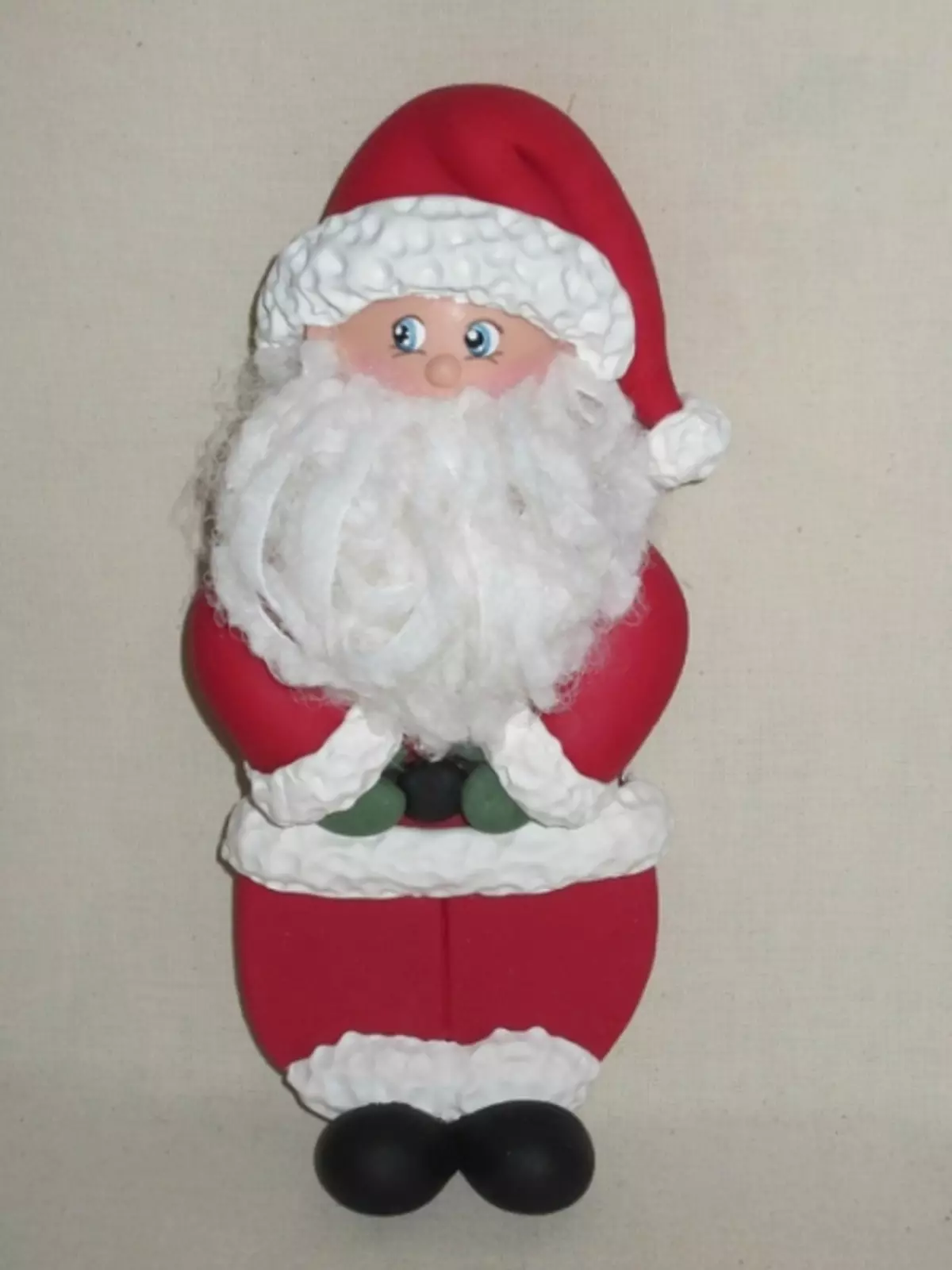 Santa Claus xwe ji bo sala nû ji fabrîkeyê bixwe