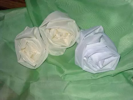 วิธีทำดอกไม้จาก Organza สำหรับผ้าม่าน