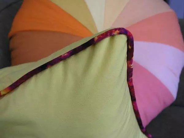 Handmade Pillows | Gumagawa kami ng pag-ukit para sa pillowcase gamit ang iyong sariling mga kamay