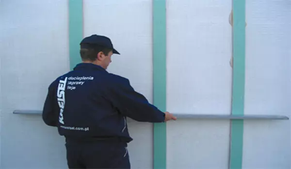 Si të ngjitni drywall në mur - një metodë efektive