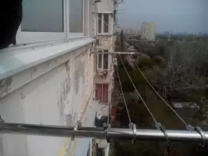 Ako urobiť sušičku na spodnú bielizeň na balkóne s vlastnými rukami