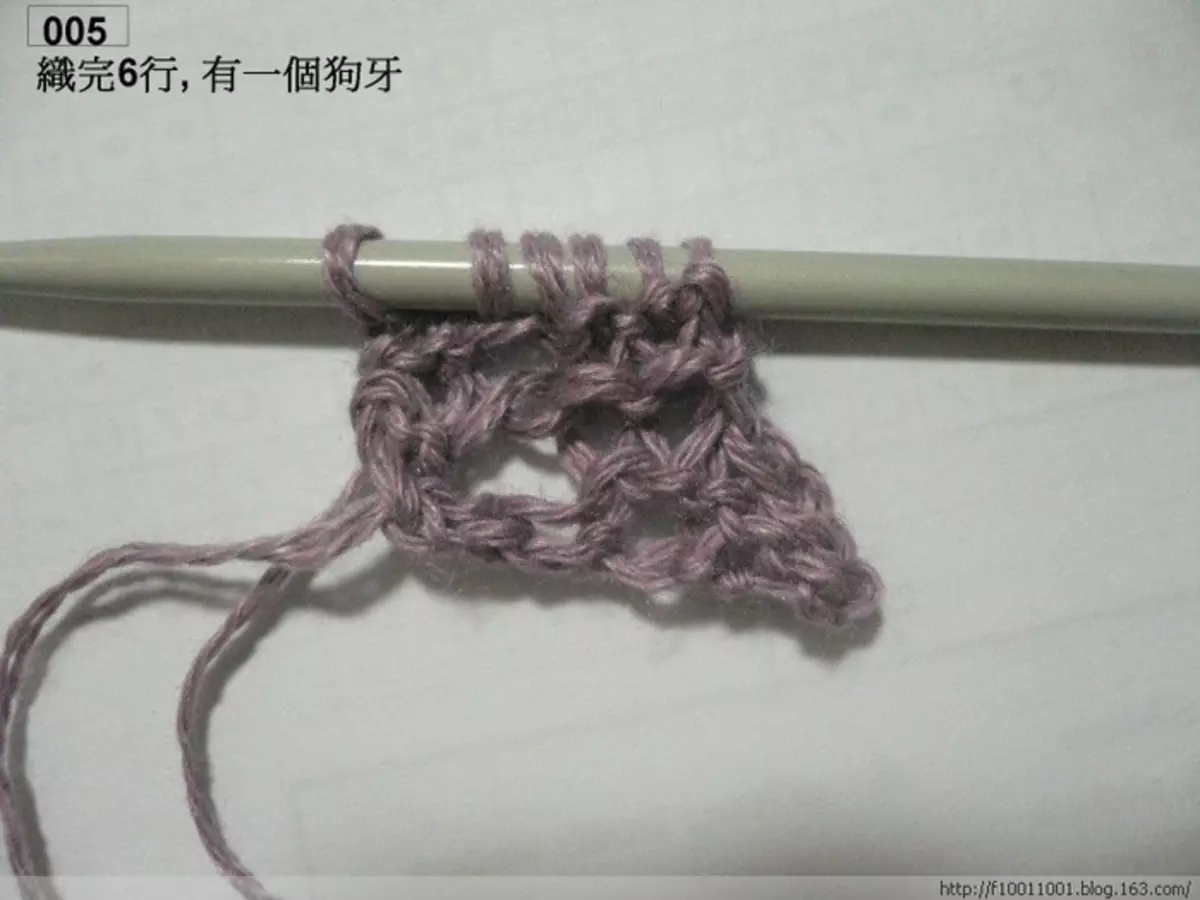 透かし彫りの刃先を持つ編み物