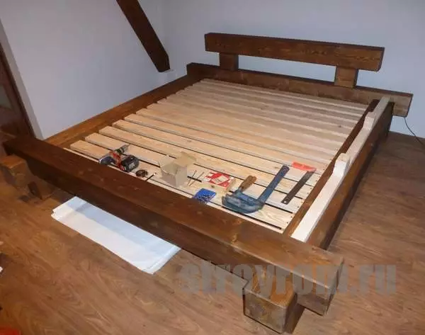 Hvordan lage en seng. Seng fra limt bar med egne hender.