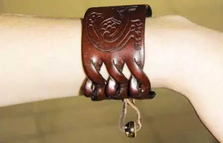 Como facer unha pulseira de coiro coas súas propias mans: clase mestra con esquemas