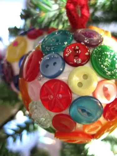 Jouets des ampoules pour la nouvelle année le faire vous-même sur l'arbre de Noël avec une photo