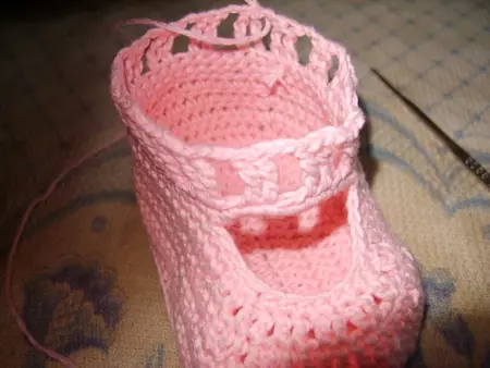 Summer Booties Crochet fir Meedercher: Master Klass mat Fotoen a Videoen