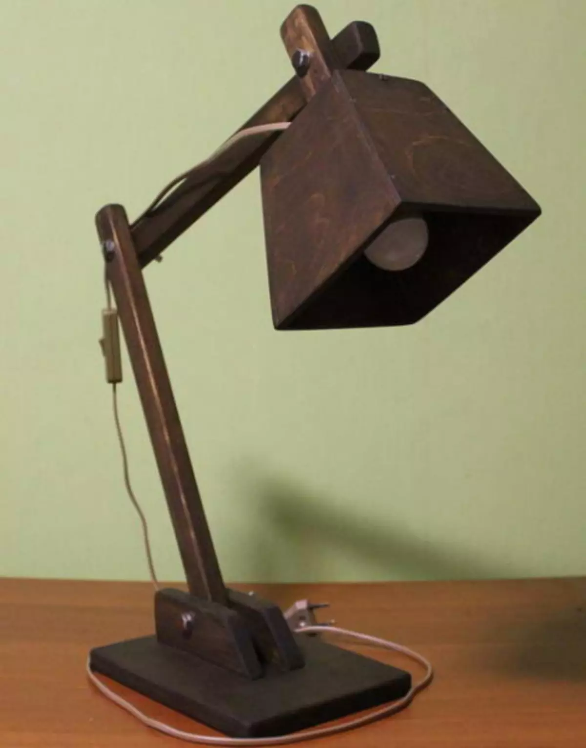 Koka galda lampa to dara pats