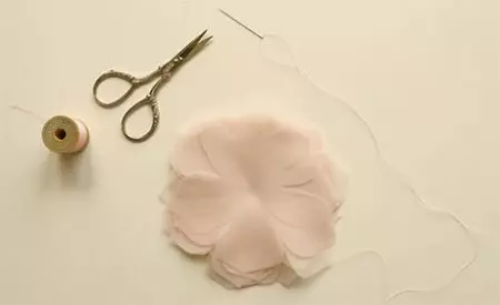 Flores de chiffon e tule fazem você mesmo