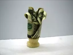 Bunga dari uang dan uang kertas melakukannya sendiri
