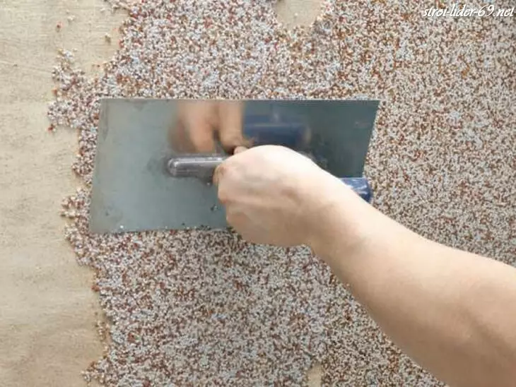Plaster mineral dengan marmar serbuk, bahan yang baik untuk hiasan dinding