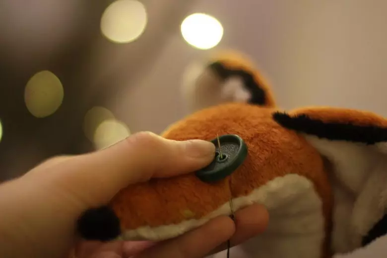 Πώς να ράψετε μια αλεπού από ένα μικρό πρίγκιπα: Το παιχνίδι το κάνει με ένα μοτίβο