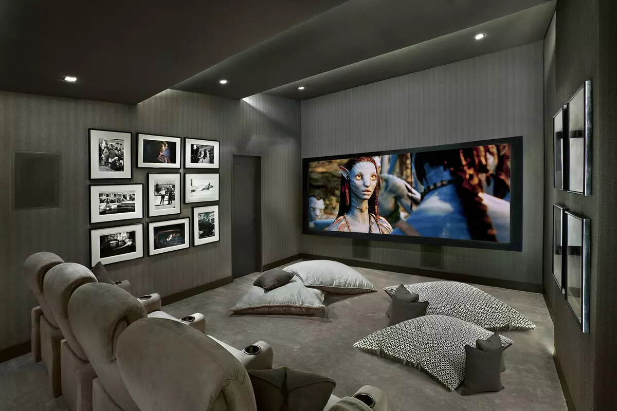 Как да организираме домашно кино в малък апартамент?