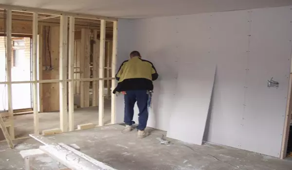 Jak montovat sádrokartonu ke zdi: 3 způsoby