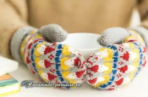 Mittens dengan jurucakap dengan corak jacquard. Skim