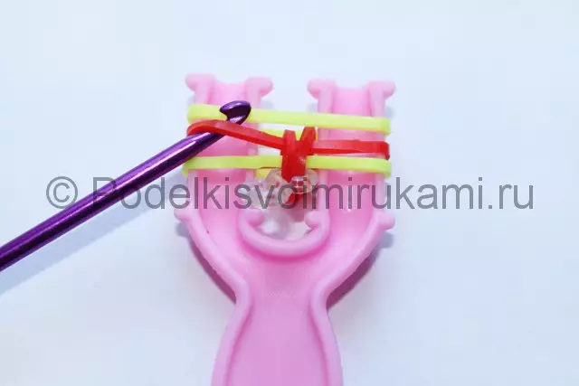 Ti a fi sinu gomu fun awọn olubere lori ẹrọ ati lori slingshot pẹlu fidio