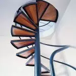 如何用自己的手製作螺絲樓梯：準備，設計和安裝