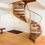 Jak vytvořit šroubové schodiště s vlastními rukama: příprava, design a instalace