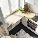 Countertop no canto da xanela: como máis para aforrar espazo nunha cociña pequena?