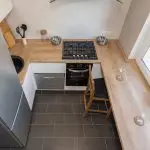 Countertop наместо на прозорецот: како поинаку да заштедите простор на мала кујна?