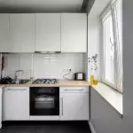Countertop наместо на прозорецот: како поинаку да заштедите простор на мала кујна?