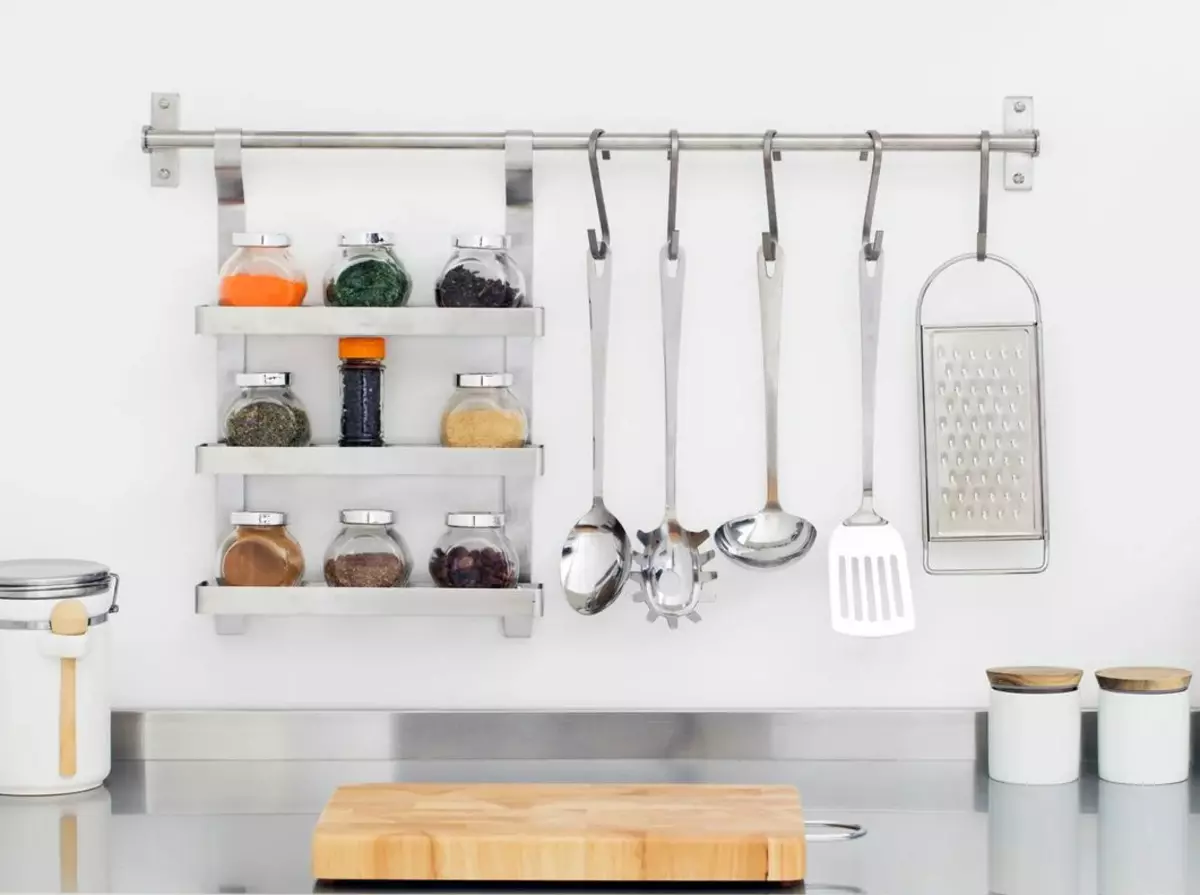 Namesto oken: Kako drugače shranite prostor v majhni kuhinji?