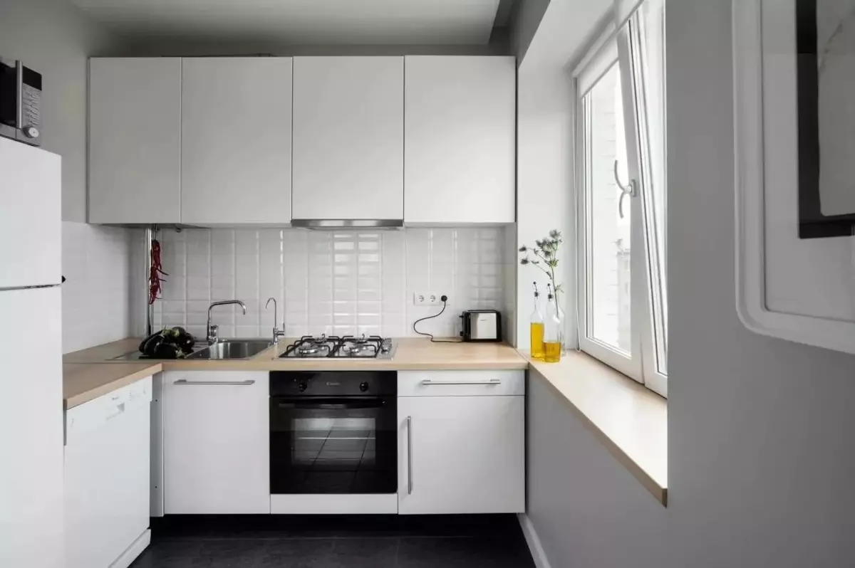 Mặt bàn thay vì Windowsill: Làm thế nào khác để tiết kiệm không gian trên một nhà bếp nhỏ?