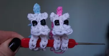 Tenun Karet: Tutup kanggo Telpon Crochet kanthi skema lan video