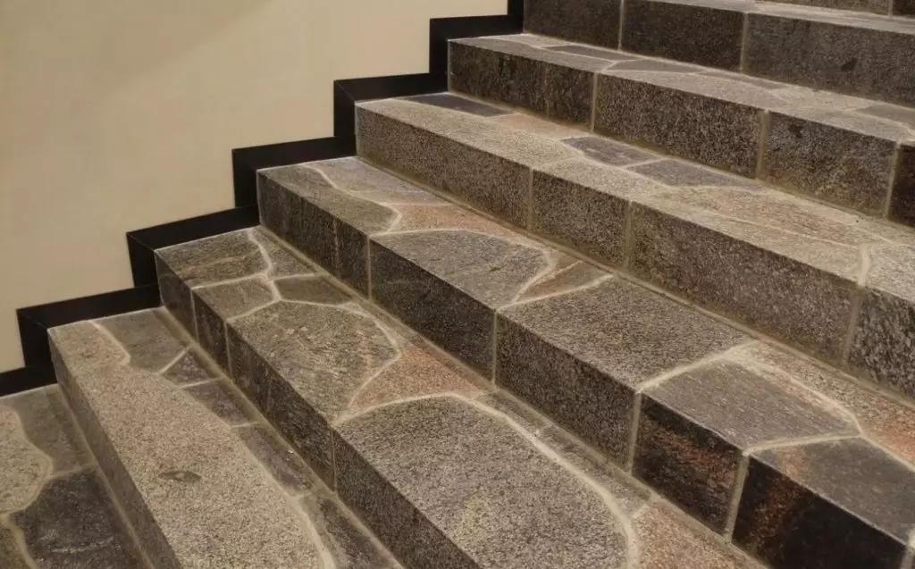 Kamen betonsko stopnišče