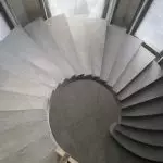 कंक्रीट सीढ़ियों [लोकप्रिय संस्करण] की फायदे और डिजाइन विशेषताएं