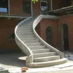 Výhody a konstrukční vlastnosti betonových schodů [Populární verze]